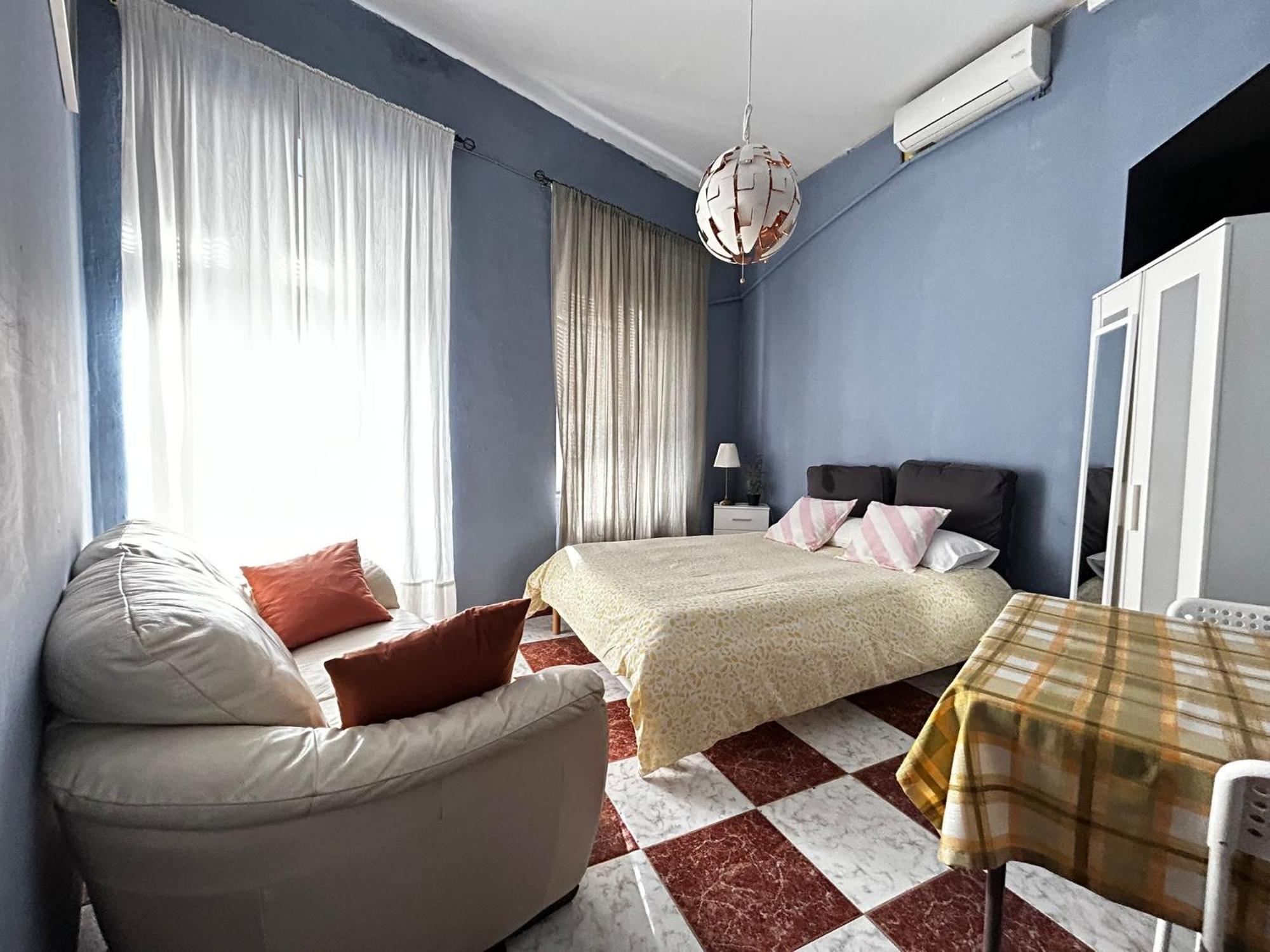 Santa Isabel Low Cost Rooms In Private House Seville Ngoại thất bức ảnh