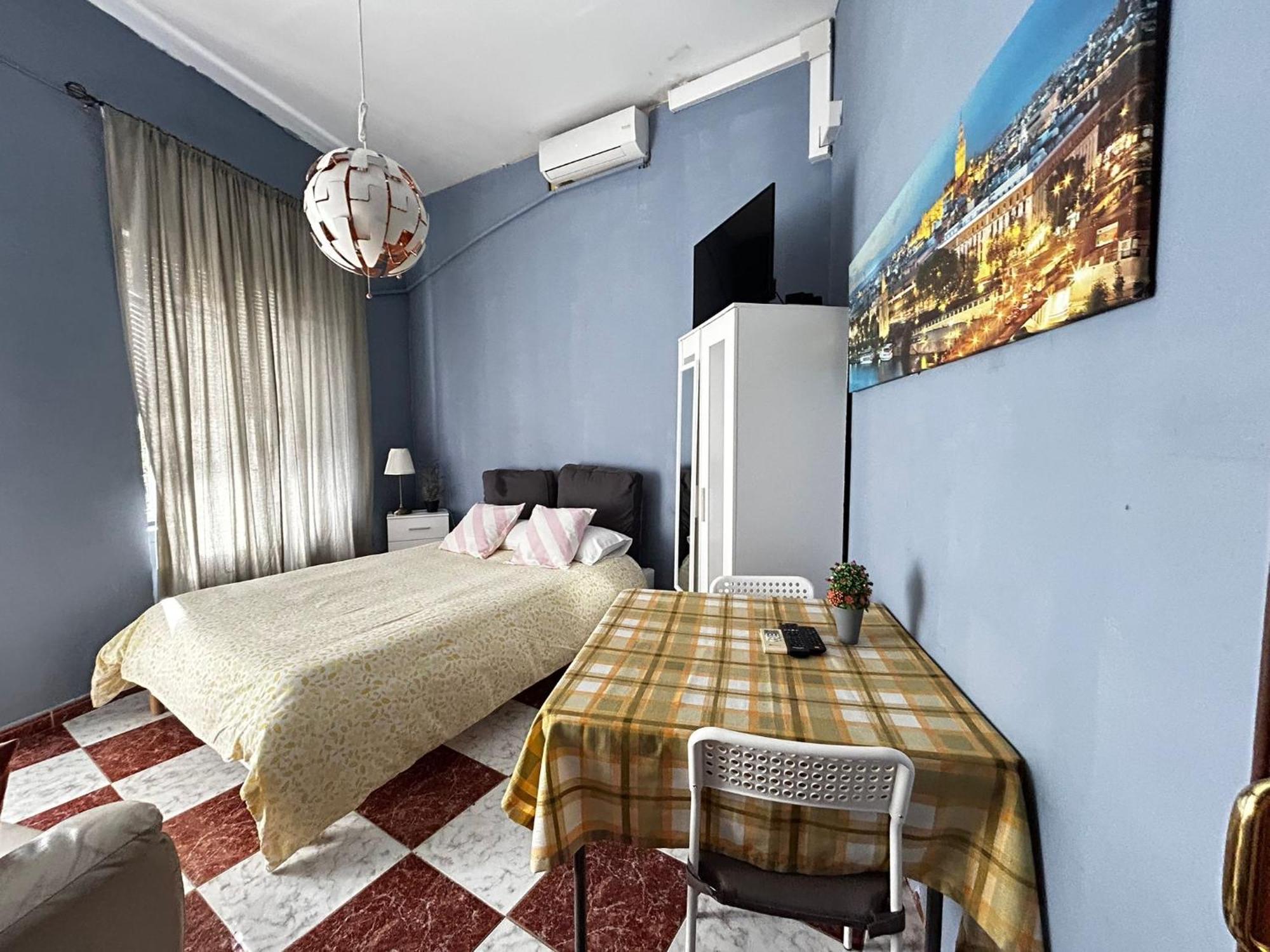 Santa Isabel Low Cost Rooms In Private House Seville Phòng bức ảnh