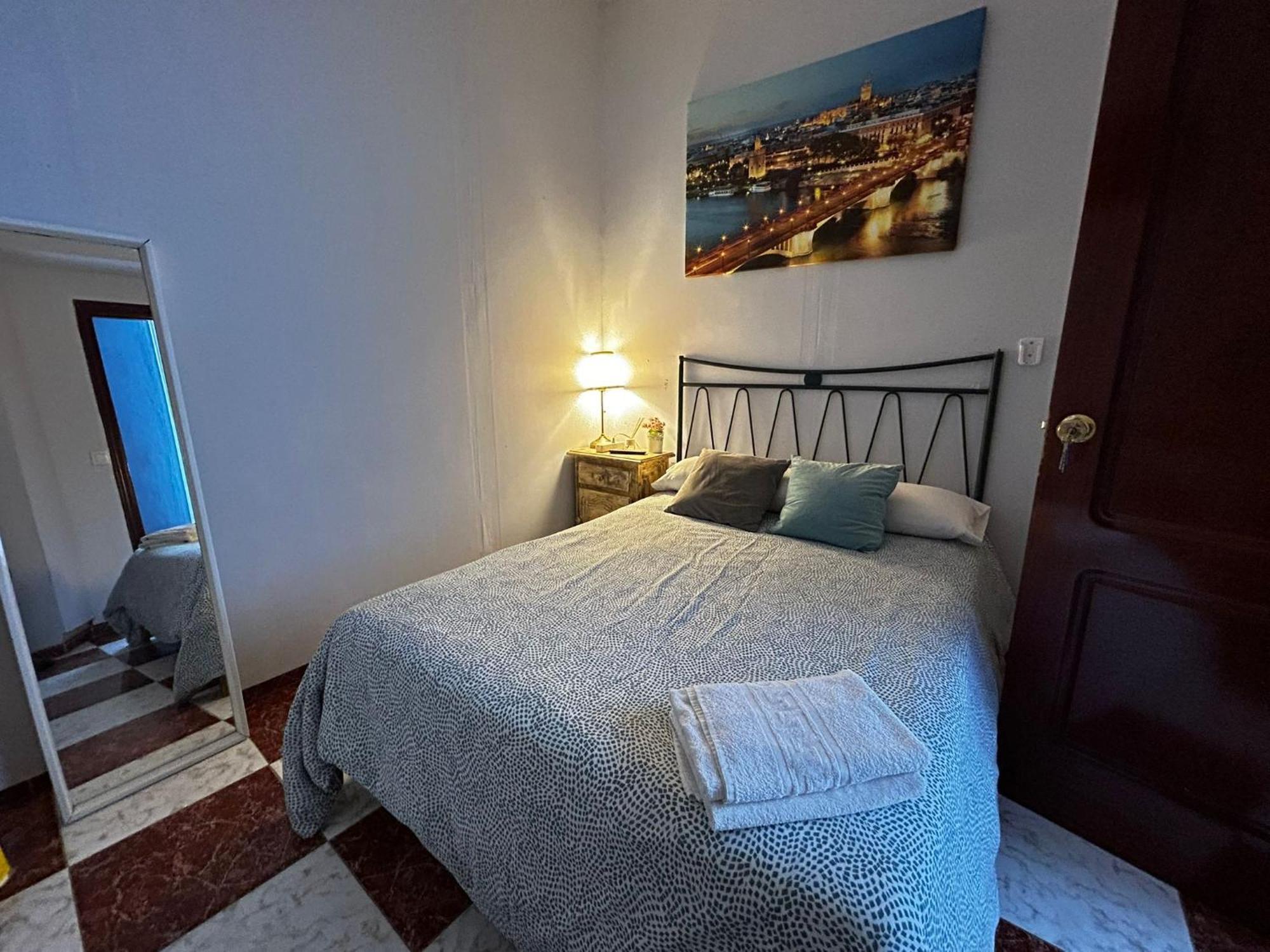 Santa Isabel Low Cost Rooms In Private House Seville Ngoại thất bức ảnh