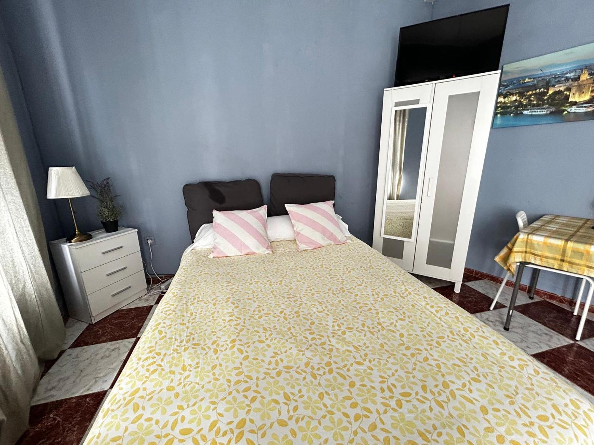 Santa Isabel Low Cost Rooms In Private House Seville Ngoại thất bức ảnh