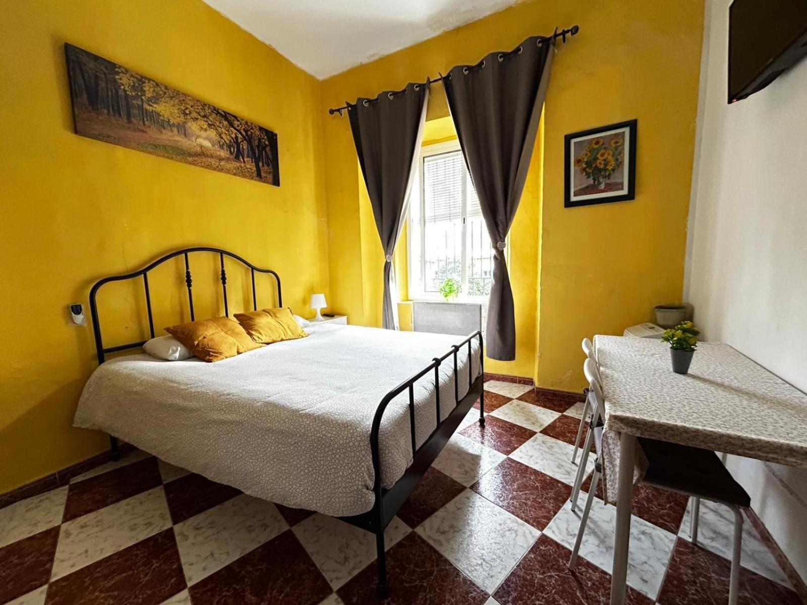 Santa Isabel Low Cost Rooms In Private House Seville Ngoại thất bức ảnh