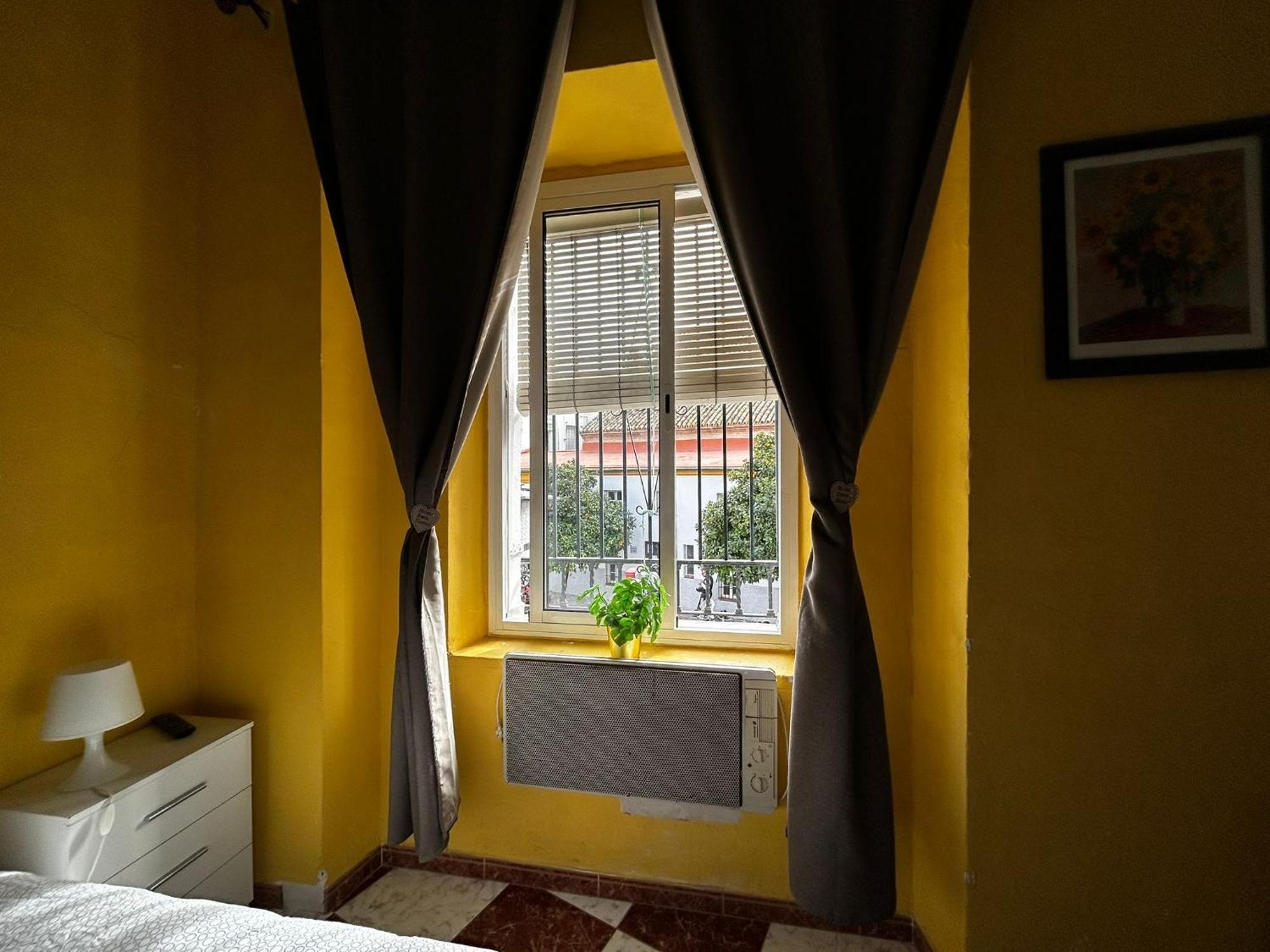 Santa Isabel Low Cost Rooms In Private House Seville Phòng bức ảnh