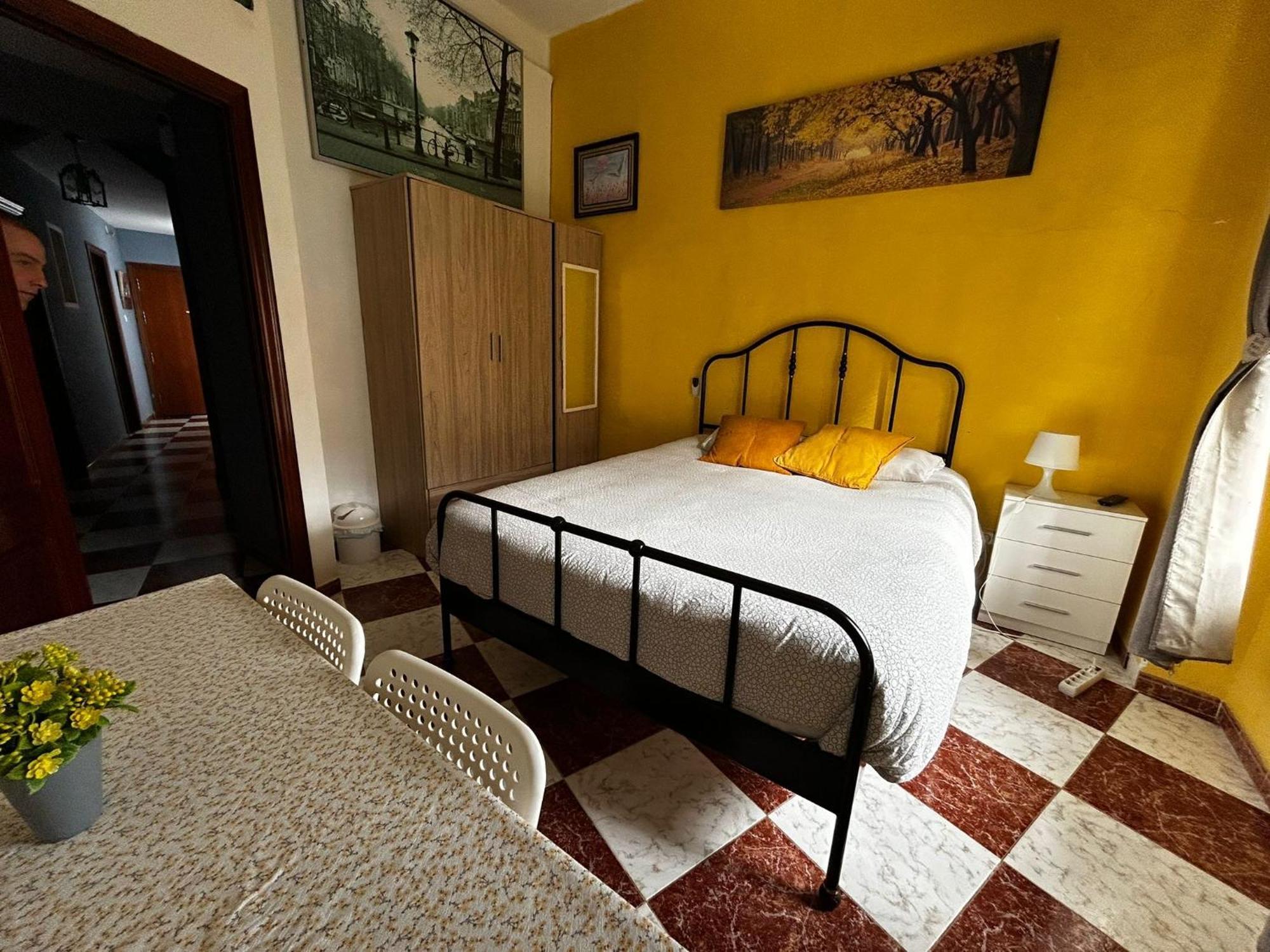 Santa Isabel Low Cost Rooms In Private House Seville Ngoại thất bức ảnh