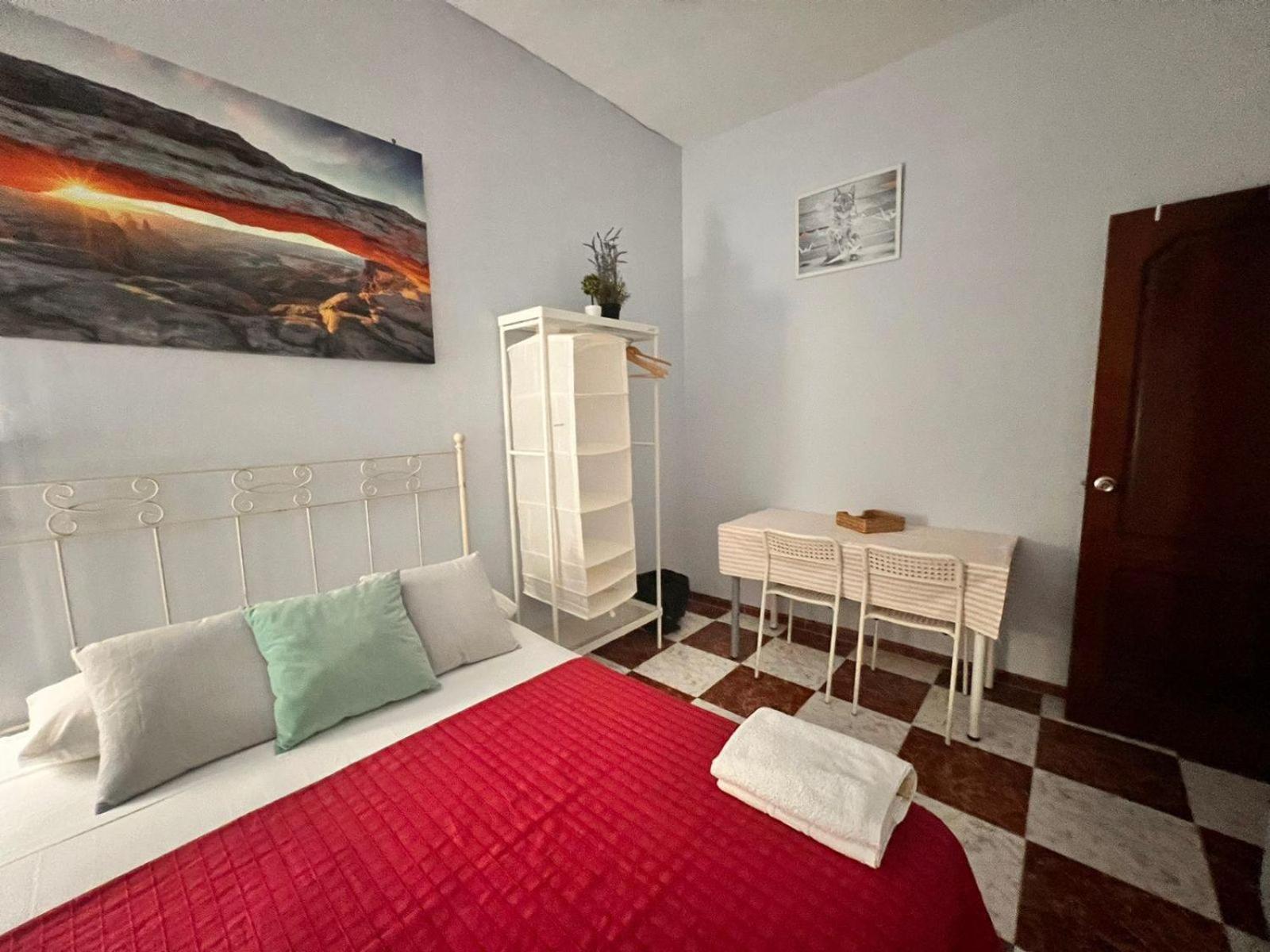 Santa Isabel Low Cost Rooms In Private House Seville Ngoại thất bức ảnh