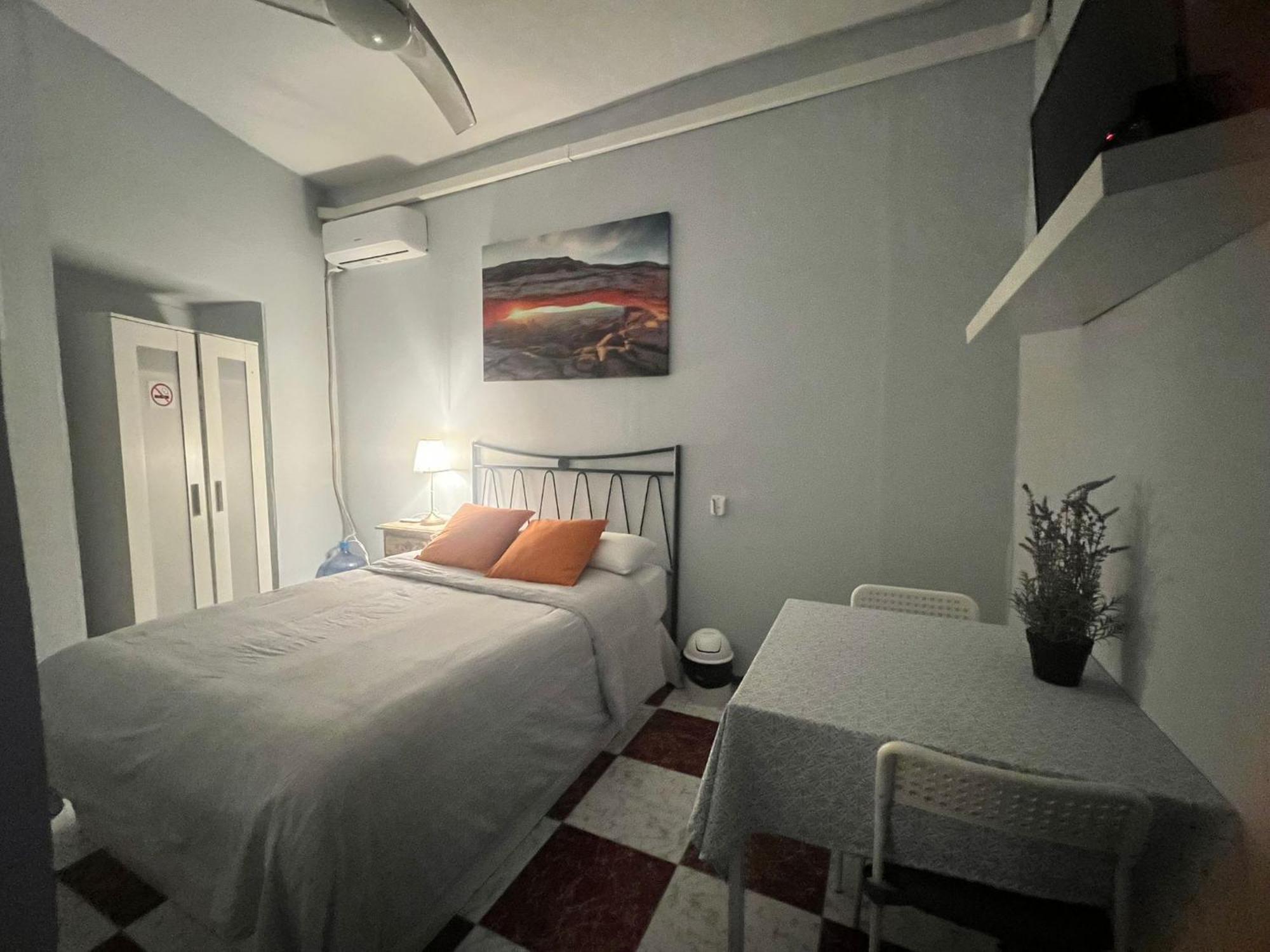 Santa Isabel Low Cost Rooms In Private House Seville Ngoại thất bức ảnh