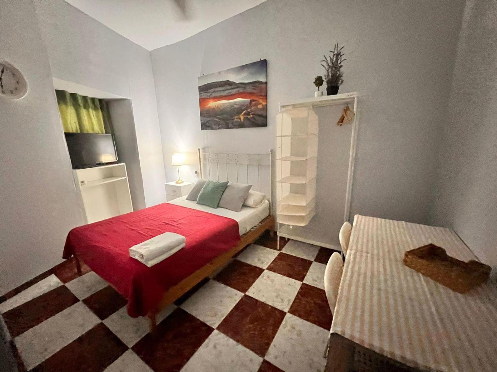 Santa Isabel Low Cost Rooms In Private House Seville Ngoại thất bức ảnh